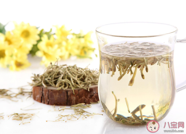 金银花能和菊花一起泡水喝吗 金银花和菊花一起泡水喝有什么功效 金银花能和菊花一起泡水喝吗 金银花和菊花一起泡水喝有什么功效