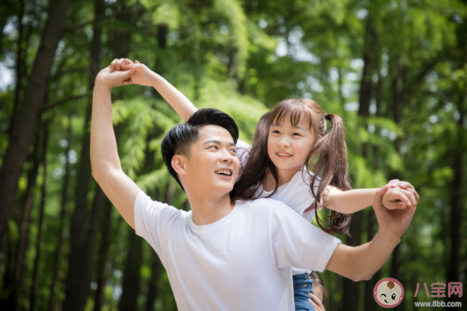 为什么说女大需避父 女大避父哪些行为要注意