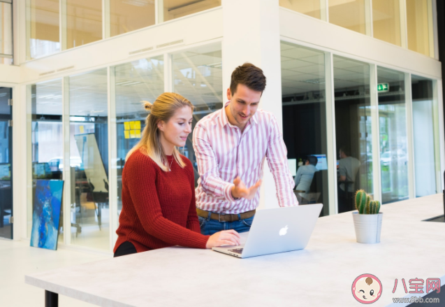 职场上说黄段子是开玩笑还是性骚扰 职场性骚扰有哪些类型 职场上说黄段子是开玩笑还是性骚扰 职场性骚扰有哪些类型