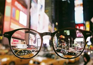 为什么有的人不容易近视 哪个年龄段的人最容易近视