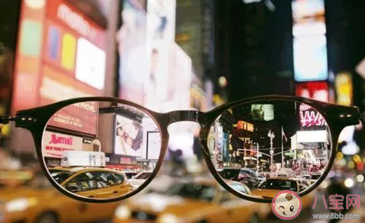 为什么有的人不容易近视 哪个年龄段的人最容易近视 为什么有的人不容易近视 哪个年龄段的人最容易近视