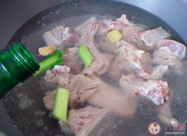 为什么食物要焯水 焯水小技巧有哪些 为什么食物要焯水 焯水小技巧有哪些