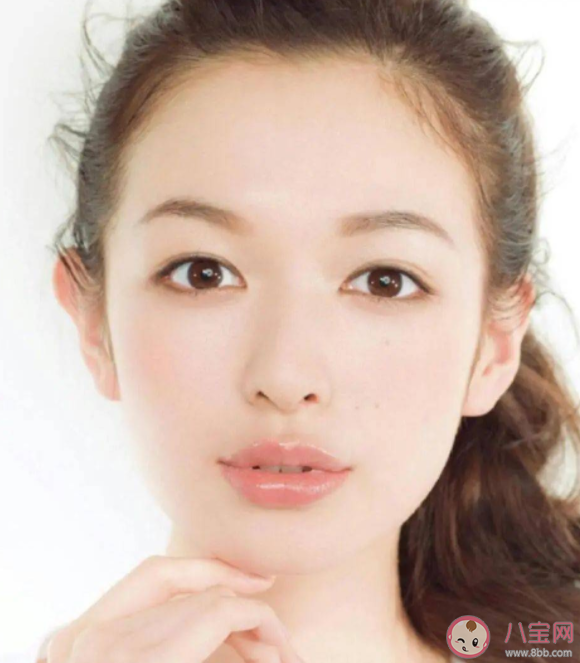 怎么让脸部保持少女感 ​日常抗衰怎么做