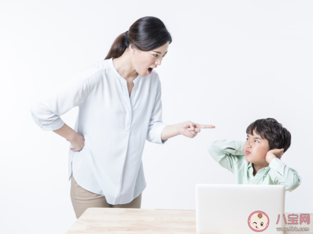 九成受访青年坦言父母对自己进行过打击式教育 经常否定孩子会怎么样 九成受访青年坦言父母对自己进行过打击式教育 经常否定孩子会怎么样