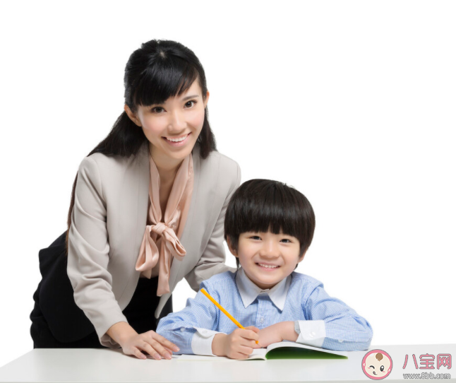 九成受访青年坦言父母对自己进行过打击式教育 经常否定孩子会怎么样 九成受访青年坦言父母对自己进行过打击式教育 经常否定孩子会怎么样