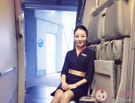 坐飞机为什么要听空姐的话 听空姐的话有多重要 坐飞机为什么要听空姐的话 听空姐的话有多重要