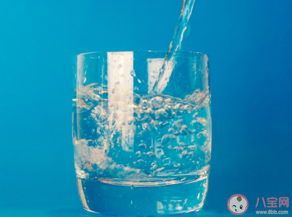 用过滤水代替瓶装水有什么意义 为什么要减少瓶装水的使用 用过滤水代替瓶装水有什么意义 为什么要减少瓶装水的使用