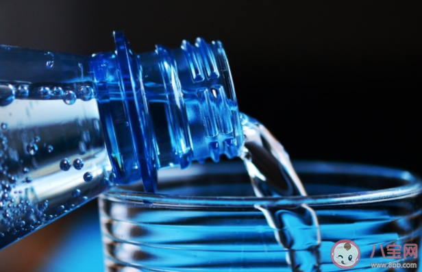 用过滤水代替瓶装水有什么意义 为什么要减少瓶装水的使用 用过滤水代替瓶装水有什么意义 为什么要减少瓶装水的使用