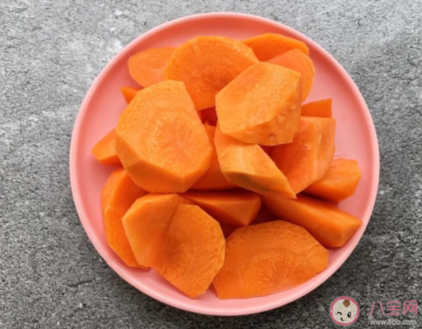 给宝宝吃胡萝卜会变小黄人吗 胡萝卜辅食制作方法 给宝宝吃胡萝卜会变小黄人吗 胡萝卜辅食制作方法