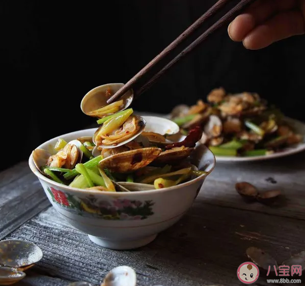 痛风患者一点海鲜都不能吃吗 正常人吃海鲜过多会引起尿酸偏高吗 痛风患者一点海鲜都不能吃吗 正常人吃海鲜过多会引起尿酸偏高吗