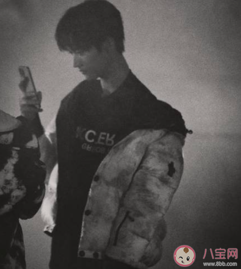 没钱买羽绒服的可怜心情说说 买不起羽绒服的朋友圈句子 没钱买羽绒服的可怜心情说说 买不起羽绒服的朋友圈句子