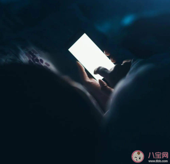 熬夜的人都不想睡觉吗 一个晚上不睡觉身体会发生什么