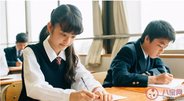 孩子为什么需要钱时才主动联系你 如何看待孩子需要钱时才联系父母