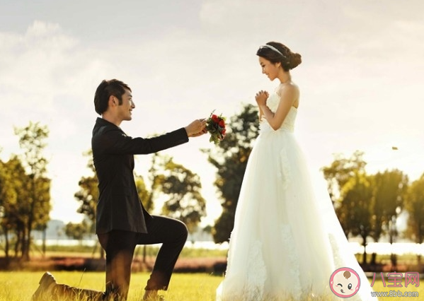 如何让男朋友向自己求婚 怎样让男朋友主动求婚呢