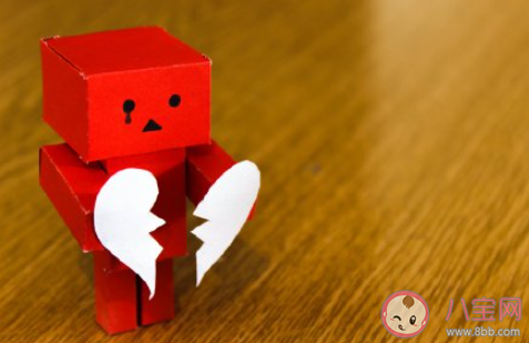哪个瞬间感觉对方不喜欢你 女生不喜欢你的表现是什么