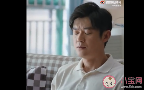 情侣间应该谁付钱 该不该花男朋友的钱