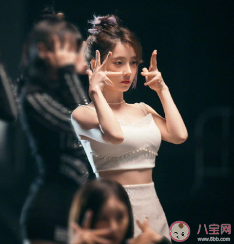 冯提莫《窥》歌词是什么 《窥》完整版歌词在线听歌