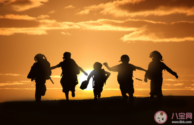 聪明的父母放手教育该怎么做 教育要自由与管教双管齐下 聪明的父母放手教育该怎么做 教育要自由与管教双管齐下