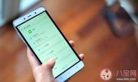 介意另一半翻看自己手机吗 能不能接受另一半看手机