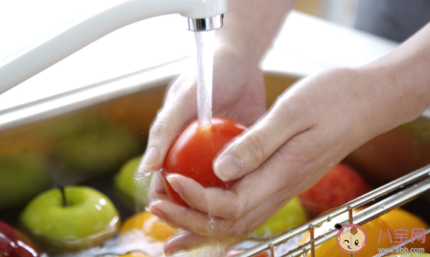洗水果只用清水可以吗 怎么洗水果干净放心 洗水果只用清水可以吗 怎么洗水果干净放心