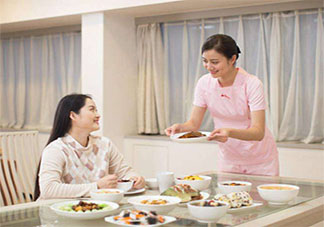 花高价请月嫂值不值得 要不要花钱请月嫂