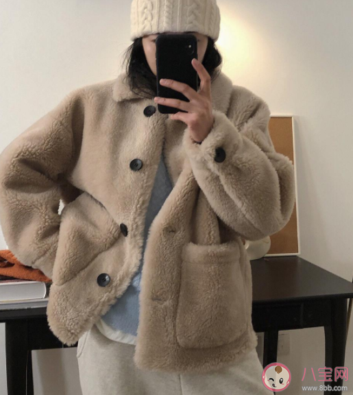 羊羔毛外套能水洗吗 ​羊羔毛外套和纸一起洗沾满了纸屑怎么处理