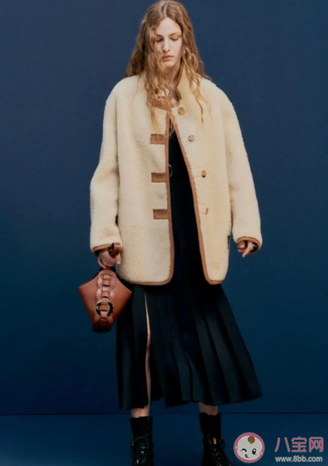 羊羔毛外套能水洗吗 ​羊羔毛外套和纸一起洗沾满了纸屑怎么处理