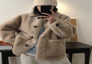 羊羔毛外套能水洗吗 ​羊羔毛外套和纸一起洗沾满了纸屑怎么处理