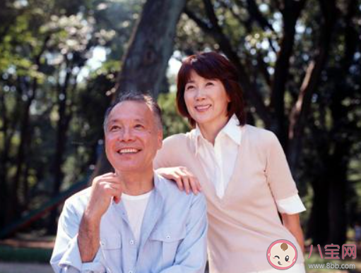 老人黄昏恋到底该不该支持 你会支持家里老人再黄昏恋吗