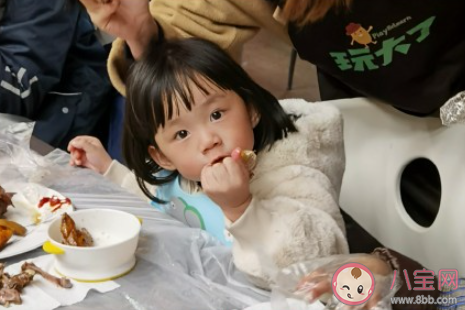 幼儿园感恩节亲子活动简报三篇2021 幼儿园感恩节活动报道简讯2021