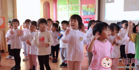 幼儿园感恩节亲子活动简报三篇2021 幼儿园感恩节活动报道简讯2021