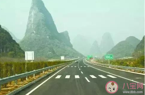 高速公路上和斑马线类似的白色平行线是干嘛用的 蚂蚁庄园小课堂11月27日答案