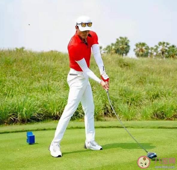 高尔夫球场上有多少个球洞 高尔夫球的玩法是怎样的 高尔夫球场上有多少个球洞 高尔夫球的玩法是怎样的