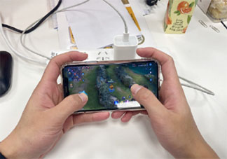 手机边玩边充电会损害电池吗 手机边玩边冲真的好么