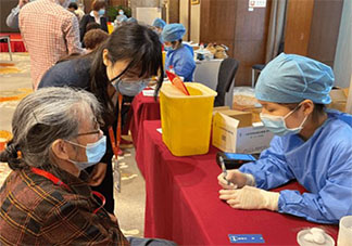 为什么老年人也要打新冠疫苗 打完疫苗后一定要留观半小时吗