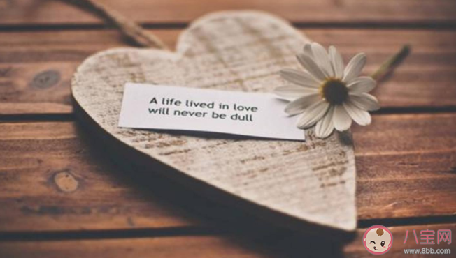 暗恋非单身的人要表白吗 暗恋的人有对象表白会怎样 暗恋非单身的人要表白吗 暗恋的人有对象表白会怎样