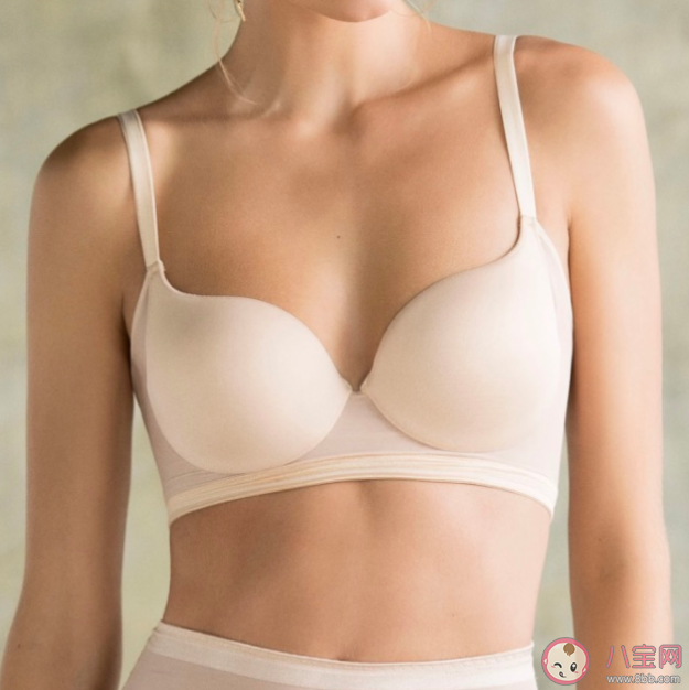 两侧乳房不一样大原因有哪些 乳房不对称怎么调整