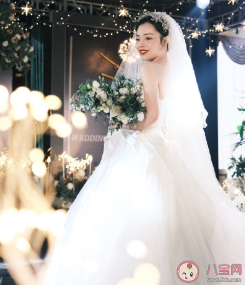 参加大学同学婚礼的朋友圈说说 参加同学婚礼的感慨句子 参加大学同学婚礼的朋友圈说说 参加同学婚礼的感慨句子