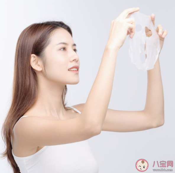 如何判断皮肤是否处于缺水状态 皮肤太干了怎么做好保湿护理
