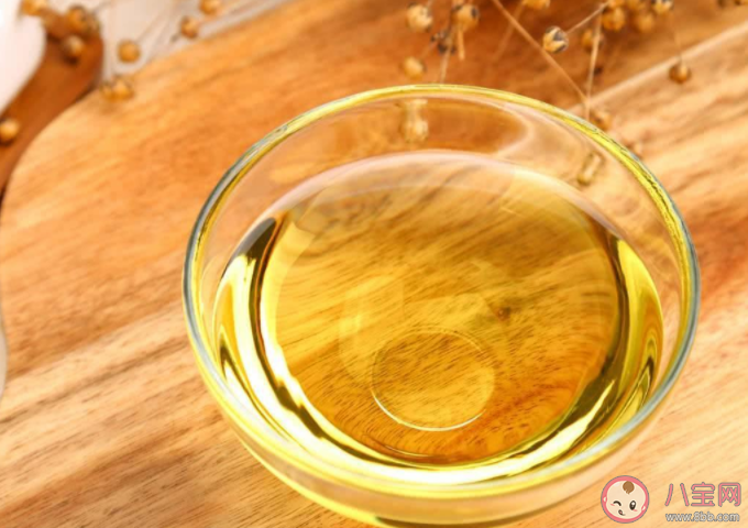 浅色和深色食用油有什么区别 食用油越贵越好吗 浅色和深色食用油有什么区别 食用油越贵越好吗