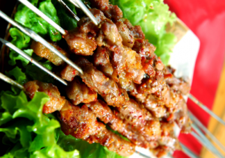 市场上的假羊肉串是用什么冒充的 怎么分辨是不是假羊肉串