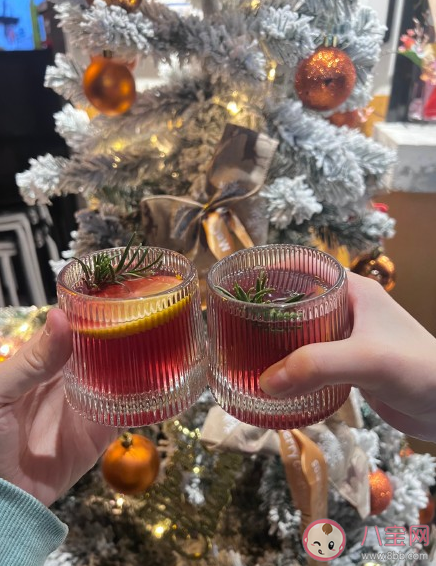 冬天第一杯热红酒朋友圈文案句子 冬天第一杯热红酒的心情说说 冬天第一杯热红酒朋友圈文案句子 冬天第一杯热红酒的心情说说