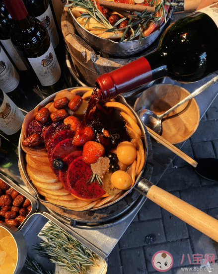 冬天第一杯热红酒朋友圈文案句子 冬天第一杯热红酒的心情说说 冬天第一杯热红酒朋友圈文案句子 冬天第一杯热红酒的心情说说