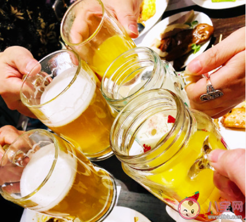 年底聚餐的朋友圈说说句子 年底聚会的朋友圈怎么发