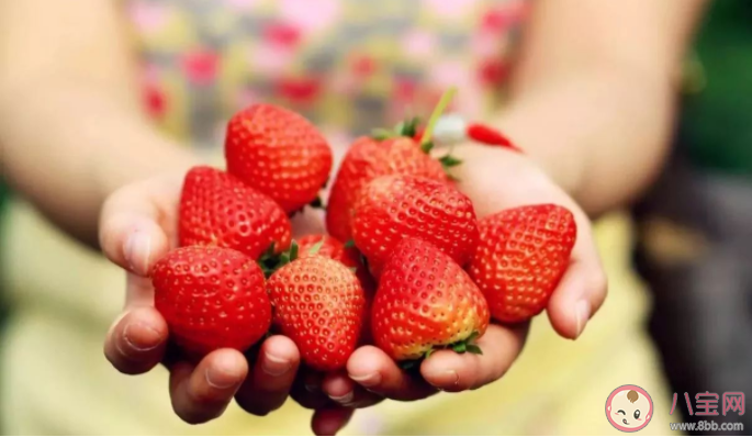 草莓清洗后水变色是染色了吗 草莓越来越大是不是用了膨大剂
