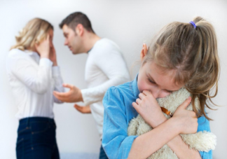 父母争吵对孩子真的百害无一利吗 如何正确地在孩子面前吵架