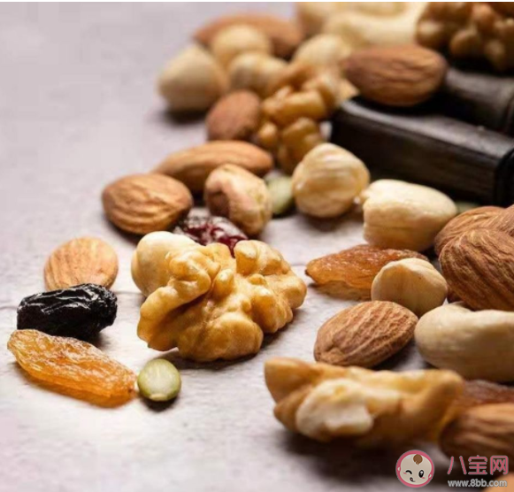 坚果每天吃多少比较好 每天1包坚果会得高血脂吗
