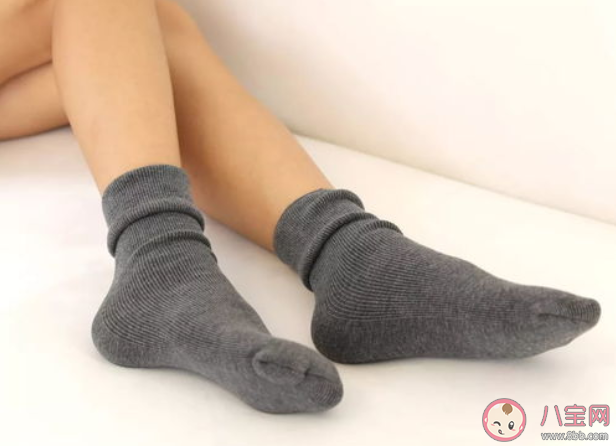 穿袜子睡觉能助眠吗 哪些人适合穿袜子睡觉