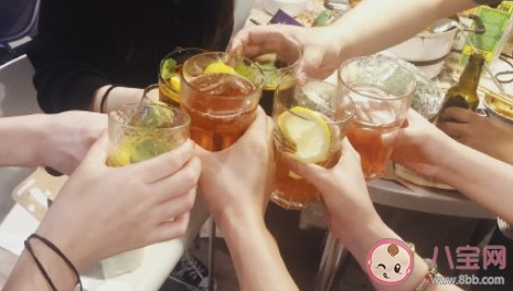 和老同学聚餐的朋友圈说说 和老同学吃饭的心情句子