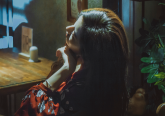 为什么有人喜欢自言自语 喜欢自言自语的人正常吗